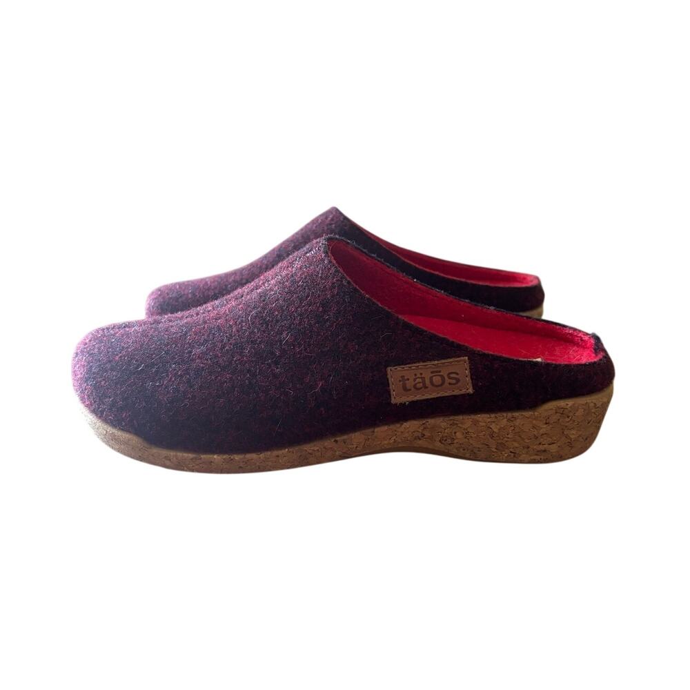 Taos  NWOT Woolderness Embroidered Wool Slippers Clogs - Purple Plum - Size 8